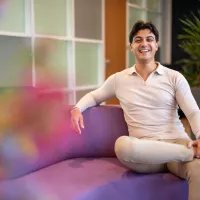 Rawinder Bikha op kantoor bij aaff