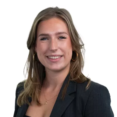 Portretfoto van Nina van Deurzen