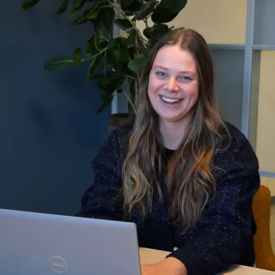 Amy op kantoor in Uden