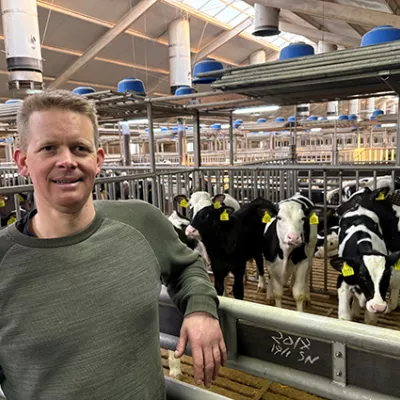 Gerben van Veldhuizen in kalverstal