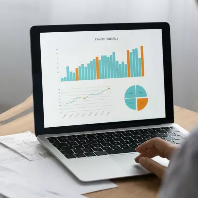 Analyseren van gegevens op laptop