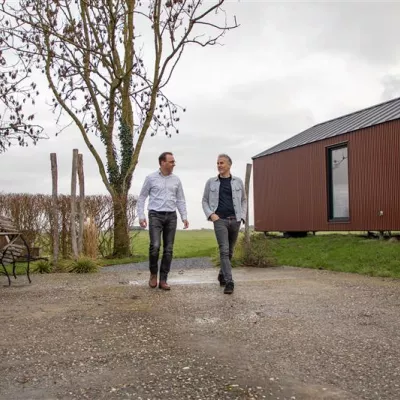Klant en adviseur in gesprek