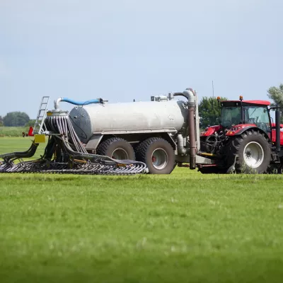 Trekker met mestinjectie 