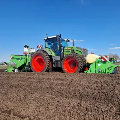 Tractor van Kuunders Akkerbouwbedrijf