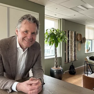 Boudewijn Tinge op kantoor