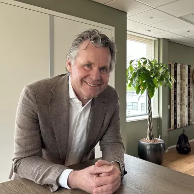 Boudewijn Tinge op kantoor