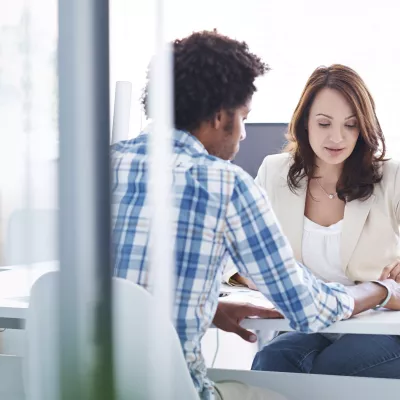 Personeelsadviseur in gesprek met sollicitant
