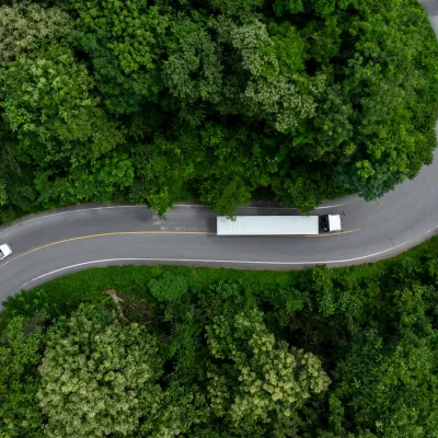 Slingerweg vrachtwagen
