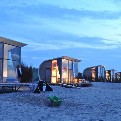 Huisjes Strandcamping Groede op het strand