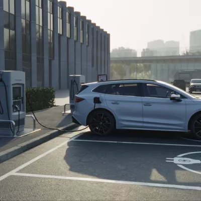 Elektrische auto bij  kantoor