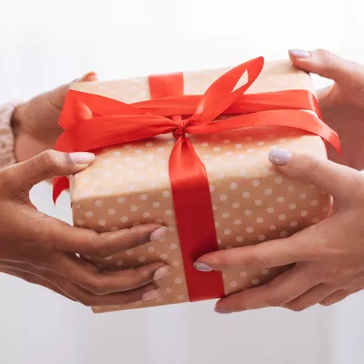 Overhandiging van cadeau