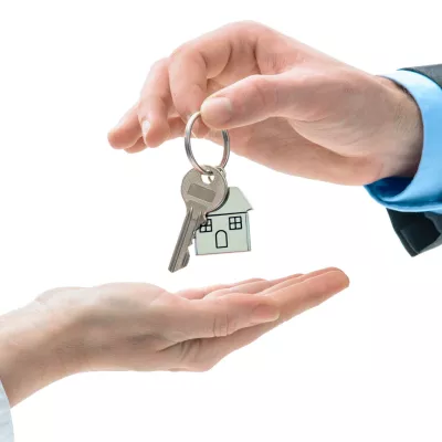 Sleutel wordt overhandigd voor (ver)koop onroerend goed