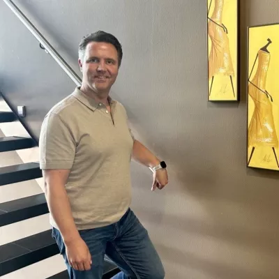 Dennis op kantoor bij aaff