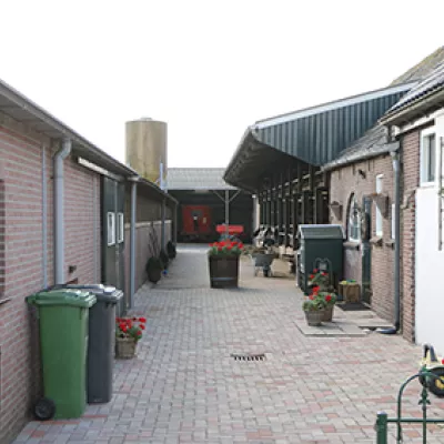 Bestraat boerenerf