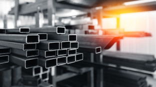 metalen buizen in fabriek