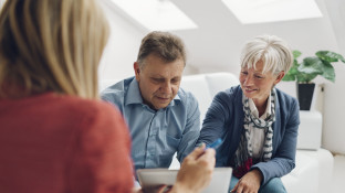 Mensen in gesprek over vrijgesteld schenken