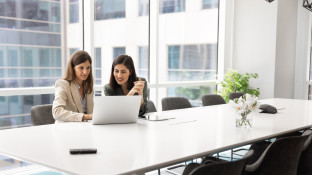 Overleg van twee collega's