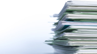 Stapel papier met persoonsgegevens