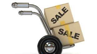 Steekwagen met dozen voor de verkoop