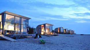 Huisjes Strandcamping Groede op het strand