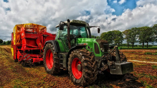 Tractor op het land